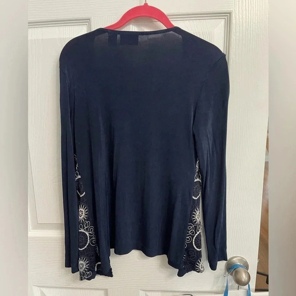 Chicos Travelers Navy Blue Embroidered Cardigan No Wrinkle Size Small (Chicos 0) - Picture 4 of 4